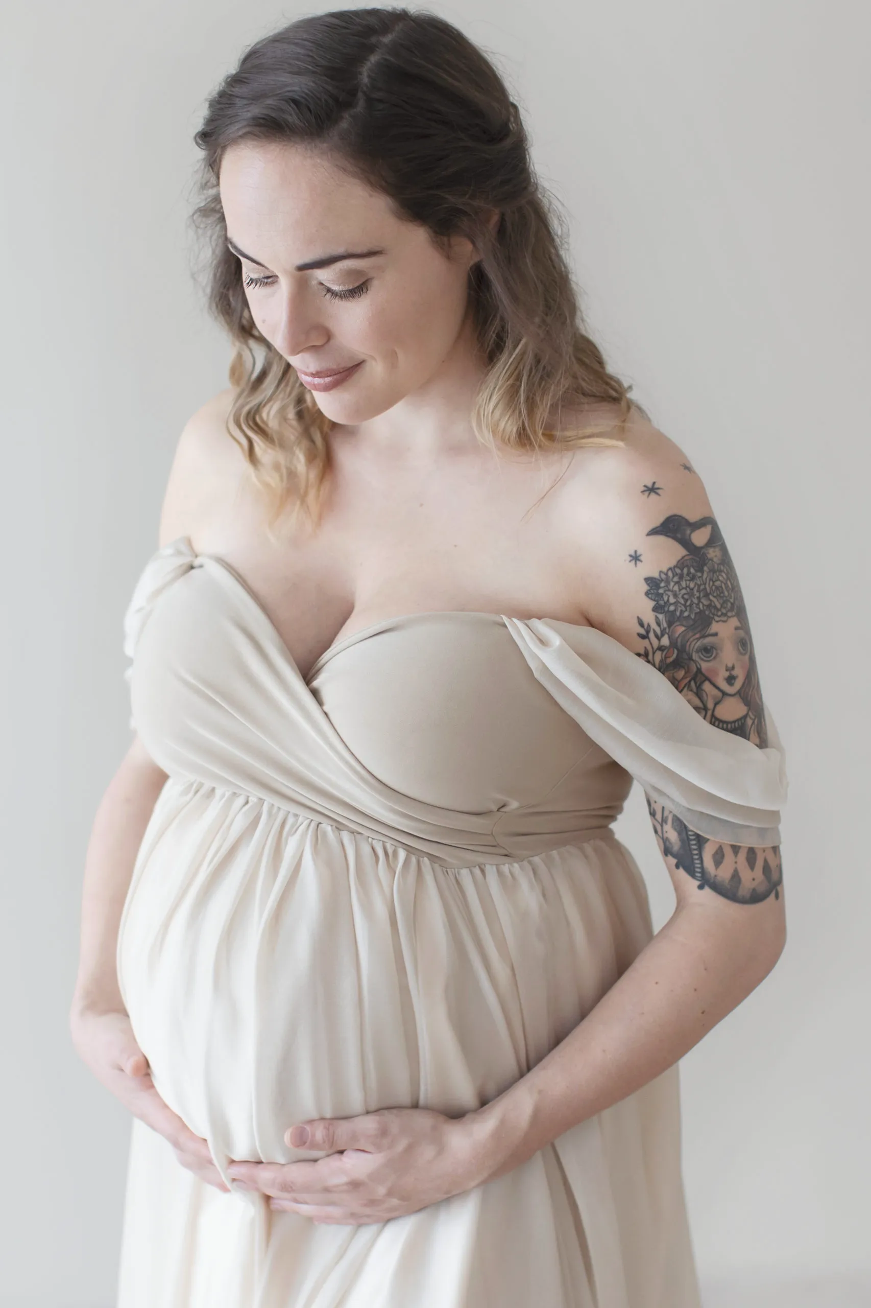 Drainage lymphatique prénatal : future maman détendue pendant le soin